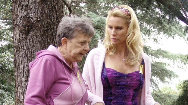 DESPERATE HOUSEWIVES - "Move On" - Edie organizes a neighborhood search for the missing Mrs. Huber, just as the absent busybody's sister (guest star Harriet Sansom Harris) arrives on Wisteria Lane. Meanwhile, Bree resigns herself to her marital state and asks an attractive pharmacist (Tony Award-winning actor Roger Bart) on a date; Susan's ex, Karl (guest star Richard Burgi), suddenly reappears in her life; Lynette fears that Tom is attracted to the new nanny (guest star Marla Sokoloff); and Gabrielle sinks to new depths - she gets a job -- on "Desperate Housewives," SUNDAY, JANUARY 9 (9:00-10:00 p.m., ET), on the ABC Television Network. (ABC/DANNY FELD)PAT CRAWFORD BROWN, NICOLLETTE SHERIDAN