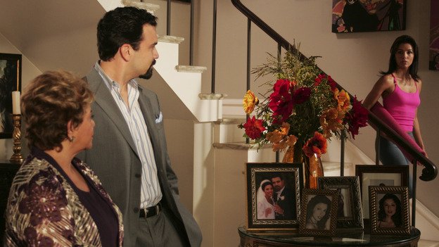 DESPERATE HOUSEWIVES - "COME IN, STRANGER" (ABC/VIVIAN ZINK) LUPE ONTIVEROS, RICARDO ANTONIO CHAVIRA, EVA LONGORIA