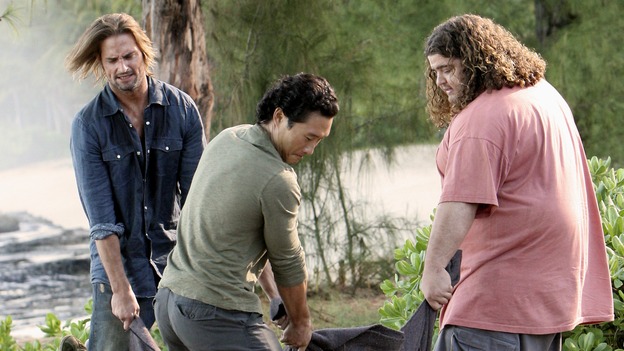 LOST - "Expos" - Hurley begins to suspect that Sawyer may be involved in an island mystery surrounding two fellow survivors, and Sun learns the truth about her past kidnapping attempt by "The Others," on "Lost," WEDNESDAY, MARCH 28 (10:00-11:00 p.m., ET), on the ABC Television Network. (ABC/MARIO PEREZ)JOSH HOLLOWAY, DANIEL DAE KIM, JORGE GARCIA