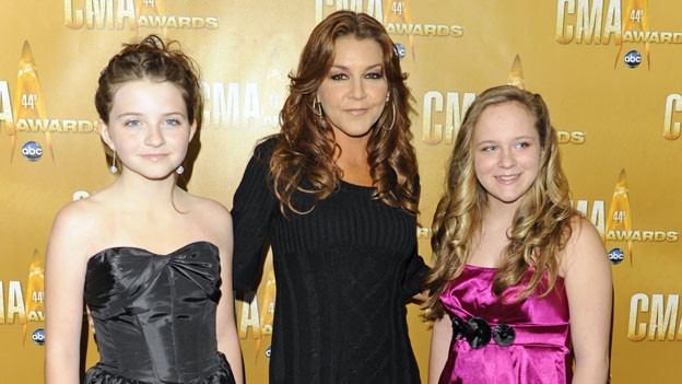 THE 44TH ANNUAL CMA AWARDS - RED CARPET ARRIVALS - "The 44th Annual CMA Awards" will be broadcast live from the Bridgestone Arena in Nashville, WEDNESDAY, NOVEMBER 10 (8:00-11:00 p.m., ET) on the ABC Television Network. (ABC/ANDREW WALKER)GRETCHEN WILSON