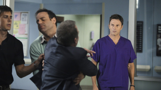 PRIVATE PRACTICE - "A Death in the Family" - After Pete discovers Violet dying on the floor of her home, having barely survived a violent attack from her patient, Katie, he rushes her to the hospital where Addison and Naomi fight to save her life. Meanwhile, the whereabouts and condition of Violet's stolen baby are unknown, on the season premiere of "Private Practice," THURSDAY, OCTOBER 1 (10:01-11:00 p.m., ET) on the ABC Television Network. (ABC/DANNY FELD)CHRIS LOWELL, PAUL ADELSTEIN, BRIAN BENBEN, TIM DALY