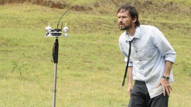 LOST - "The Economist" - Locke's hostage may be the key to getting off the island, so Sayid and Kate go in search of their fellow castaway in an attempt to negotiate a peaceful deal, on "Lost," THURSDAY, FEBRUARY 14 (9:00-10:02 p.m., ET) on the ABC Television Network. (ABC/MARIO PEREZ)JEREMY DAVIES