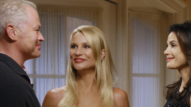 DESPERATE HOUSEWIVES - "Mirror, Mirror" - Dave charms Edie and Susan.