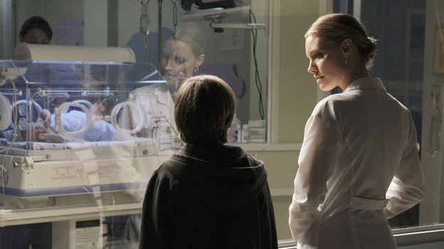 PRIVATE PRACTICE - "Gone, Baby, Gone" - When Amelia goes into labor, the Seaside doctors - even those she pushed away -- come to her side as she faces the hardest decision of her life. Meanwhile, after Pete finds himself in life-changing trouble, he and Violet realize what they mean to one another, and Addison is faced with a choice, on the Season Finale of "Private Practice", TUESDAY, MAY 15 (10:01-11:00 p.m., ET) on the ABC Television Network. (ABC/KAREN NEAL)GRIFFIN GLUCK, KADEE STRICKLAND