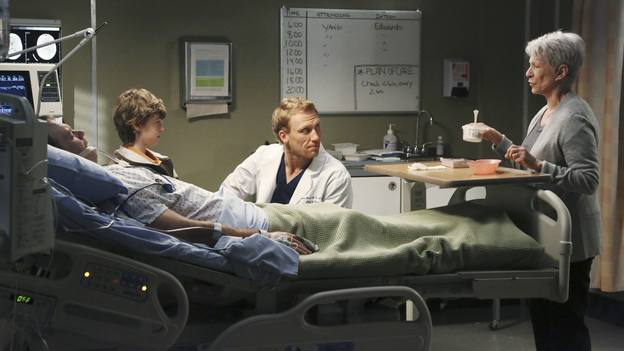 GREY'S ANATOMY - "Readiness is All" - The doctors of Grey Sloan Memorial Hospital prepare for a super storm heading towards Seattle; Owen's desire to be a parent gets stronger as he becomes closer to Ethan; and one wrong move puts the lives of Meredith and her baby in jeopardy. Meanwhile, Jo looks to Alex for help in a moment of crisis, and one doctor gets the shock of her life, on "Grey's Anatomy," THURSDAY, MAY 9 (9:00-10:02 p.m., ET) on the ABC Television Network. (ABC/Richard Cartwright) MICHAEL BUIE, KYLE SILVERSTEIN, KEVIN MCKIDD, JENNIFER BASSEY