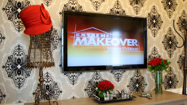 EXTREME MAKEOVER HOME EDITION - "Walker Family," - Accessory Picture, on "Extreme Makeover Home Edition," Friday,&nbsp;December 2nd&nbsp;(8:00-10:00 p.m. ET/PT) on the ABC Television Network.