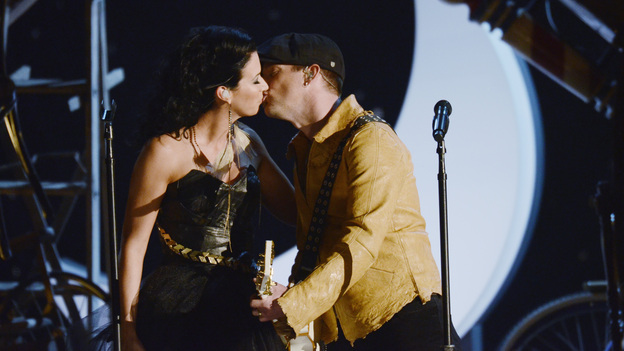 THE 45th ANNUAL CMA AWARDS - THEATRE - "The 45th Annual CMA Awards" broadcast live on ABC from the Bridgestone Arena in Nashville on WEDNESDAY, NOVEMBER 9 (8:00-11:00 p.m., ET). (ABC/KATHERINE BOMBOY-THORNTON)THOMPSON SQUARE
