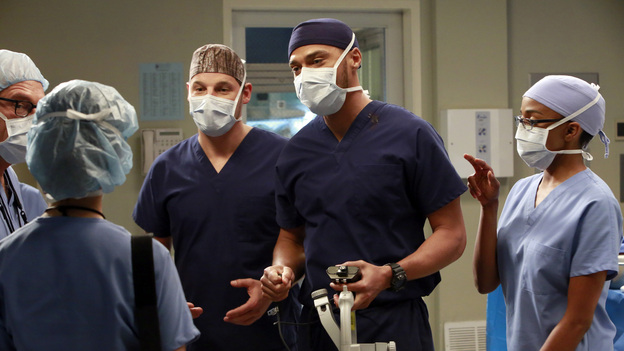 GREY'S ANATOMY - "The Face of Change" - Competition heats up as several of the doctors fight to become the new face of Seattle Grace; April brings in an emergency case, and Jackson and Alex work with a transgender teen couple. Meanwhile, the hospital implements new policies which test the patience of the staff, on "Grey's Anatomy," THURSDAY, FEBURARY 7 (9:00-10:02 p.m., ET) on the ABC Television Network. (ABC/RON TOM)JUSTIN CHAMBERS, JESSE WILLIAMS, JERRIKA HINTON