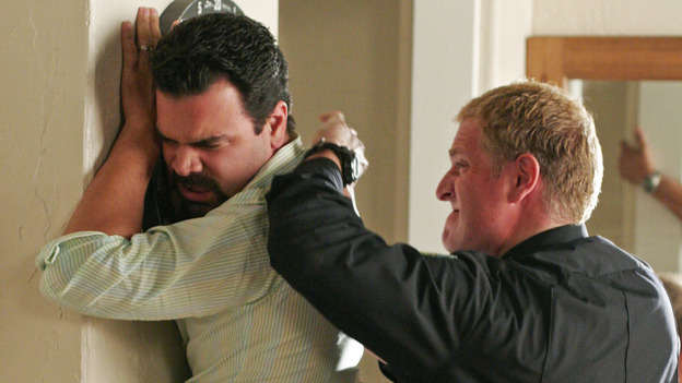 DESPERATE HOUSEWIVES - "Goodbye for Now" - Susan makes a decision about Mike Delfino. Meanwhile Lynette takes steps to make sure Annabel (guest star Melinda McGraw) doesn't come between her and Tom, Bree comes to a realization about "buddy" George the pharmacist (guest star Roger Bart), and Carlos' legal problems take a turn for the worse, on "Desperate Housewives," SUNDAY, MAY 15 (9:00-10:02 p.m., ET) on the ABC Television Network. (ABC/RON TOM) RICARDO ANTONIO CHAVIRA, SCOTT ATKINSON
