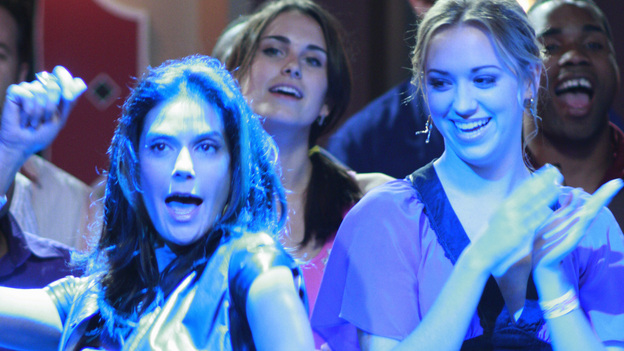DESPERATE HOUSEWIVES - "City on Fire" - Julie and Susan groving to the music.
