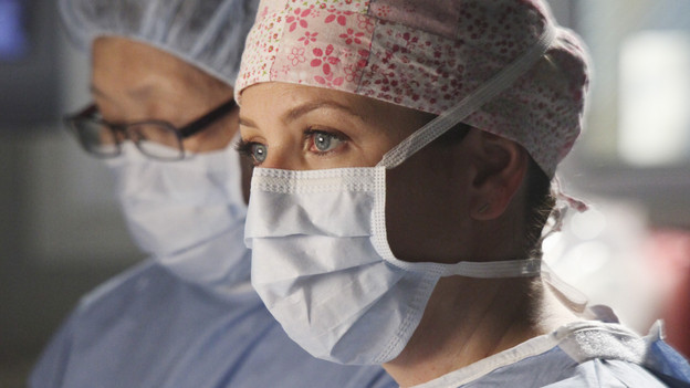 GREY'S ANATOMY - "Start Me Up" - Arizona seeks Mark's advice as she tries to reconcile with Callie, who has big news of her own; Teddy must make a key decision for Henry during his surgery; and on the same day the residents receive a new crop of interns, the Chief announces he is looking for a new Chief Resident, on "Grey's Anatomy," THURSDAY, JANUARY 13 (9:00-10:01 p.m., ET) on the ABC Television Network. (ABC/DANNY FELD)JESSICA CAPSHAW