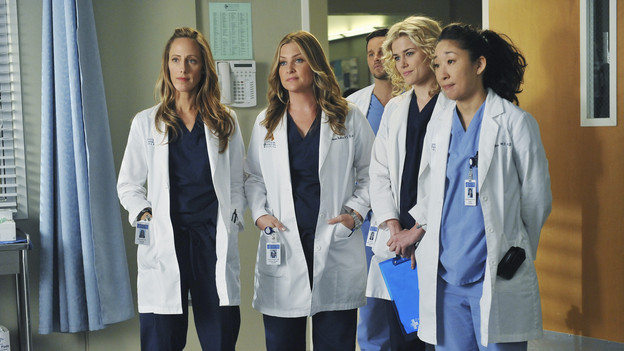 GREY'S ANATOMY - "P.Y.T. (Pretty Young Thing)" - Thatcher Grey, Meredith and Lexie's father, returns to Seattle Grace with stomach pains and a new, twenty-something tattooed girlfriend, Danielle. Meanwhile, Alex clashes with the new OB, Dr. Lucy Fields, over a patient and Mark places Jackson on his service in exchange for information on Lexie, on "Grey's Anatomy," THURSDAY, FEBRUARY 10 (9:00-10:01 p.m., ET) on the ABC Television Network. -  (ABC/ERIC MCCANDLESS)KIM RAVER, JESSICA CAPSHAW, JUSTIN CHAMBERS, RACHAEL TAYLOR, SANDRA OH