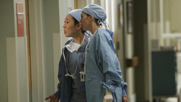 GREY'S ANATOMY - "It's the End of the World (As We Know It)" (ABC/PETER "HOPPER" STONE)SANDRA OH, ELLEN POMPEO